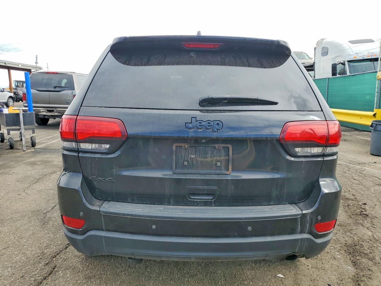 2018 Jeep Grand Cherokee Laredo - Image 6