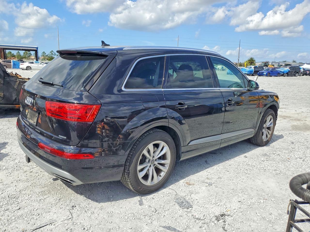 2017 Audi Q7 Premium Plus - Image 3