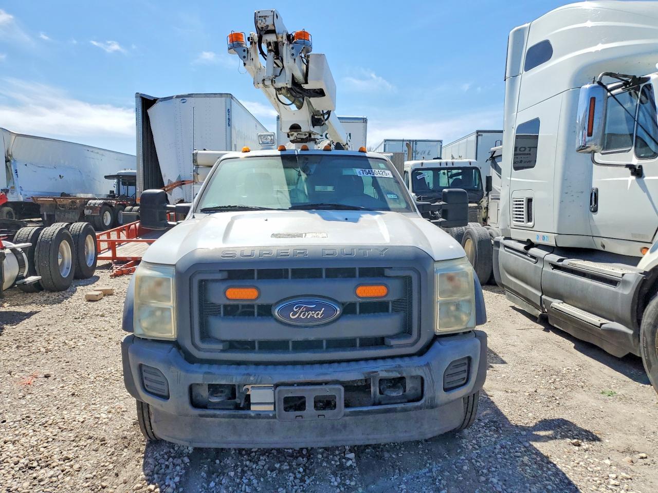 2015 Ford F450 Super Duty Bucket Truck - Фото 5