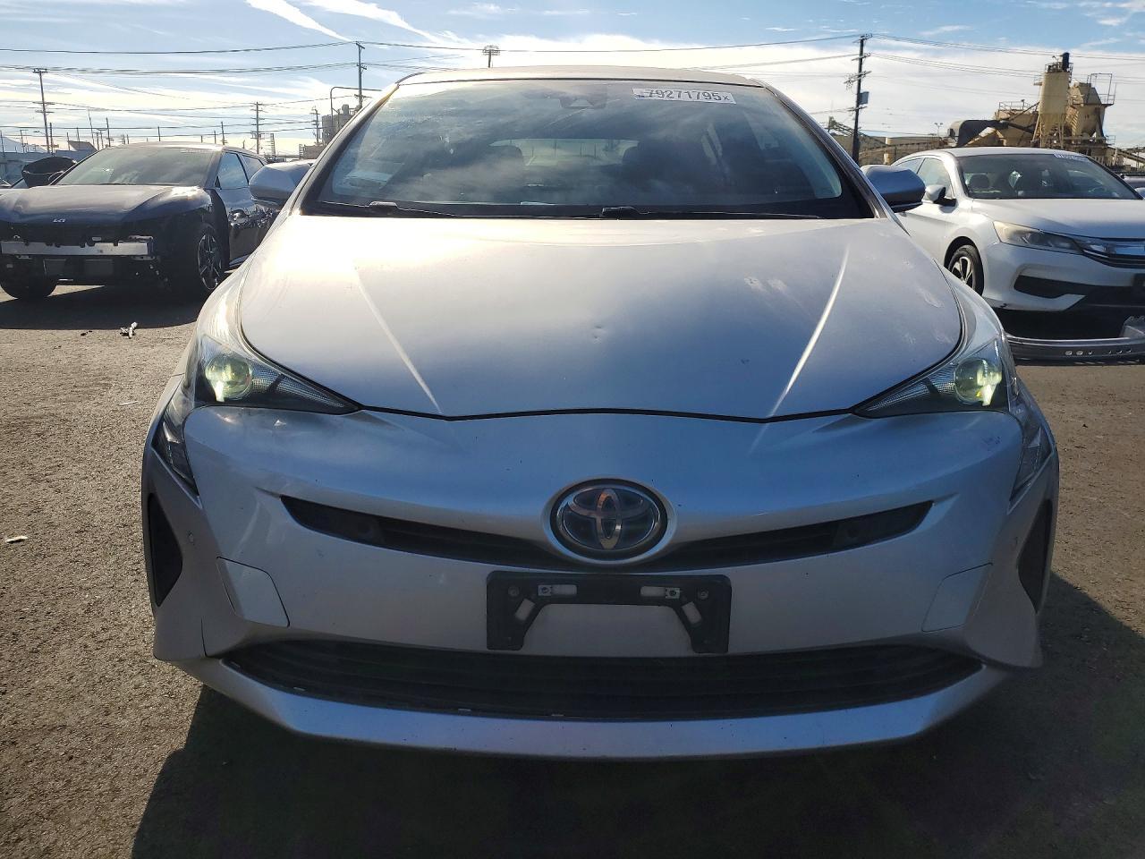 2018 Toyota Prius Three - Image 5