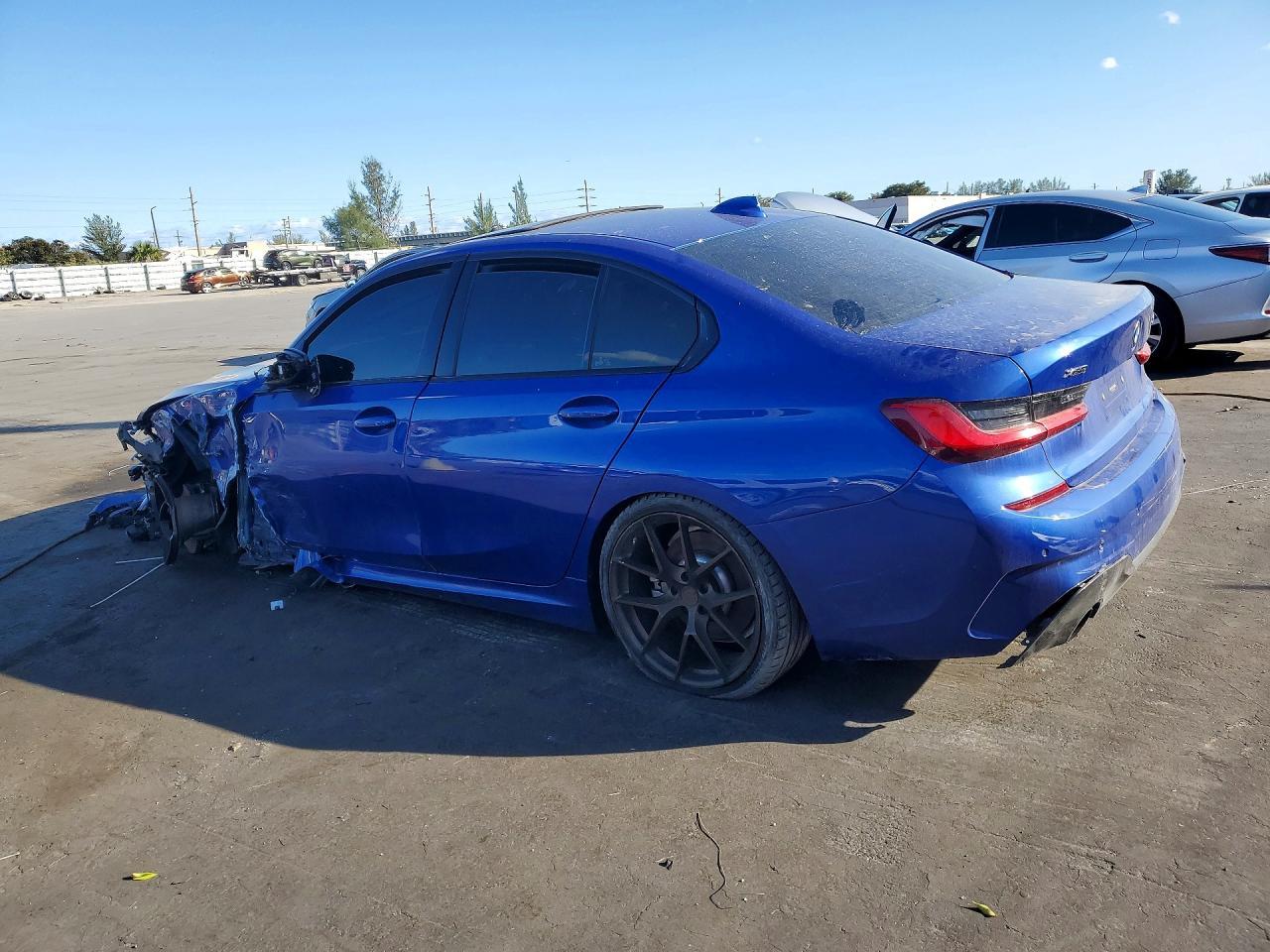 2019 BMW 330Xi - Фото 2