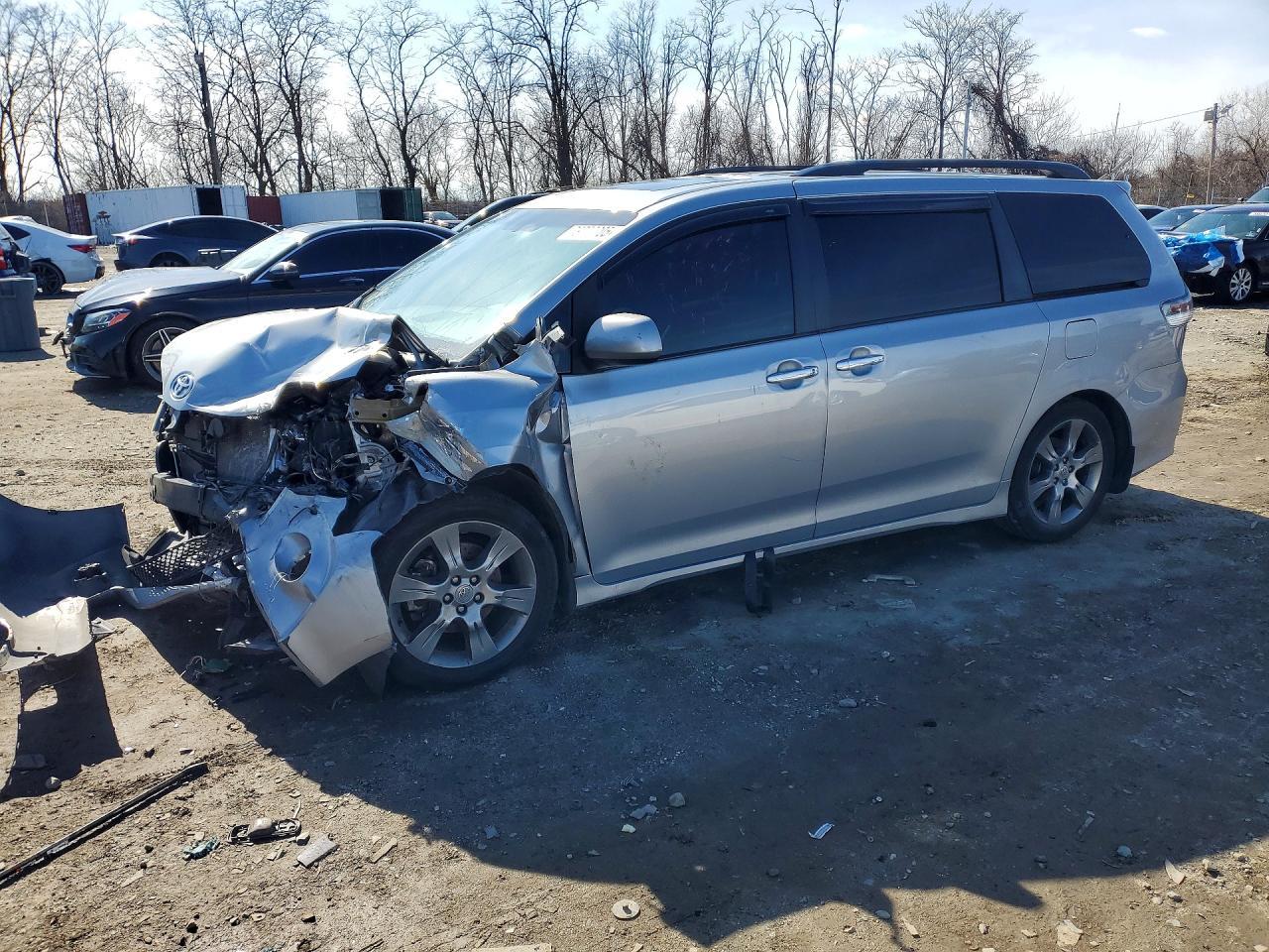 2015 Toyota Sienna Se 8-Passenger