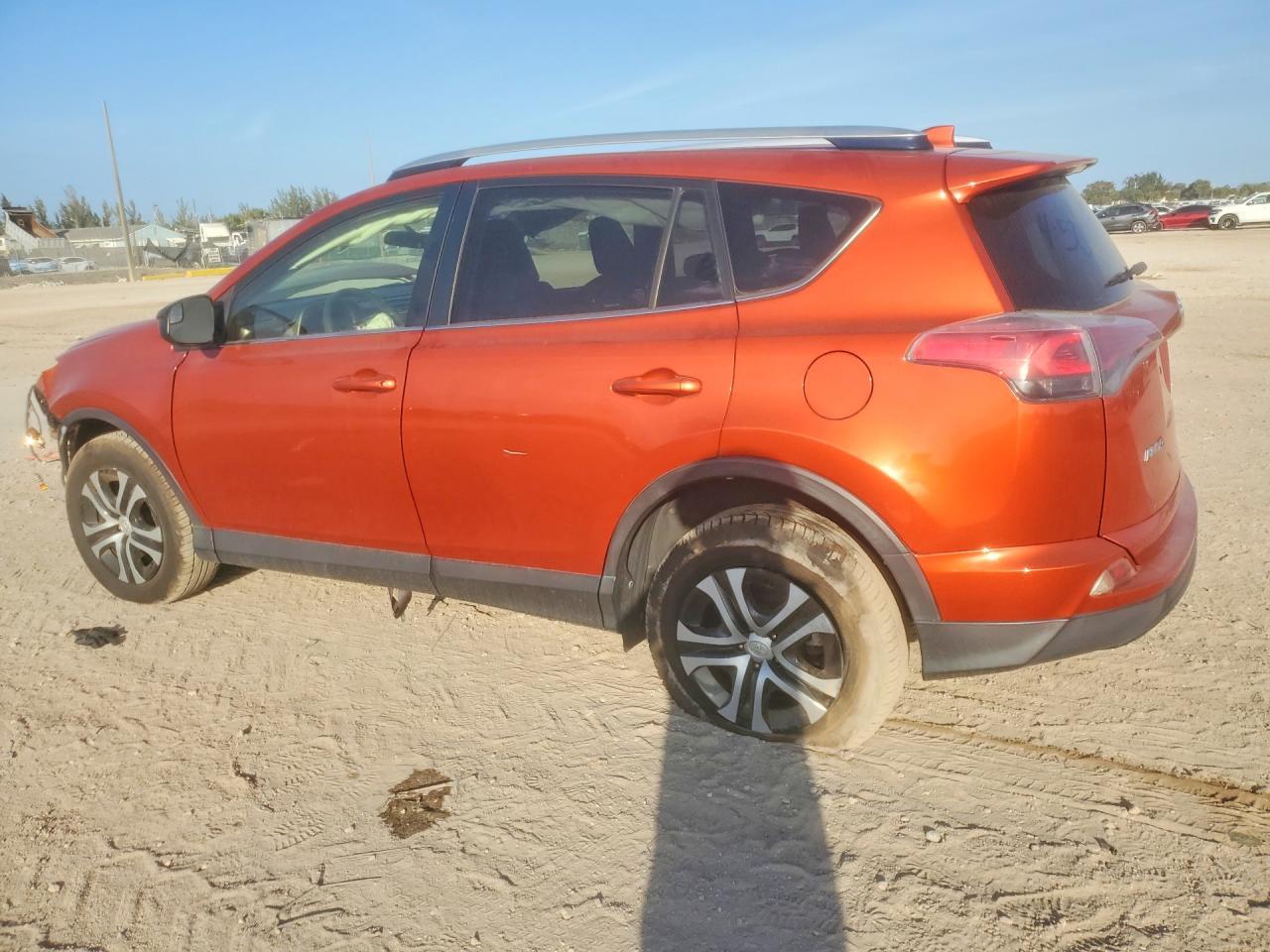 2016 Toyota Rav4 Le - Фото 2