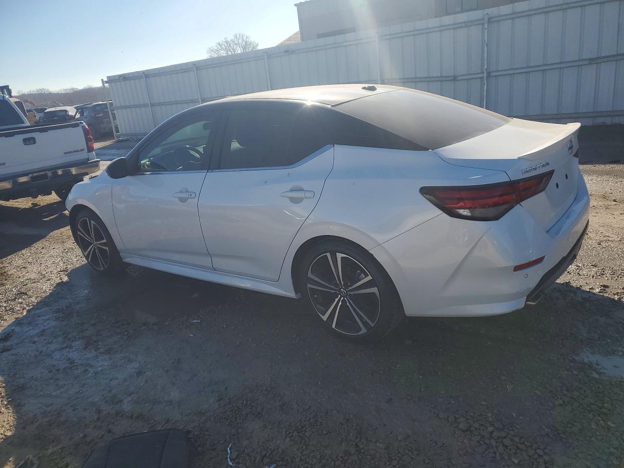 2021 Nissan Sentra Sr - Фото 2