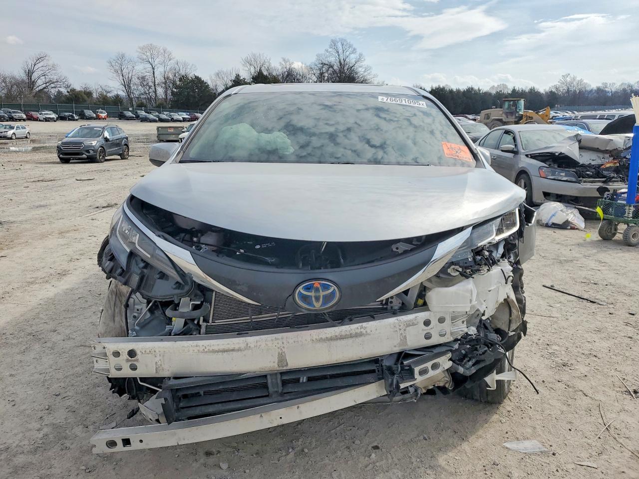 2022 Toyota Sienna Xle - Image 5