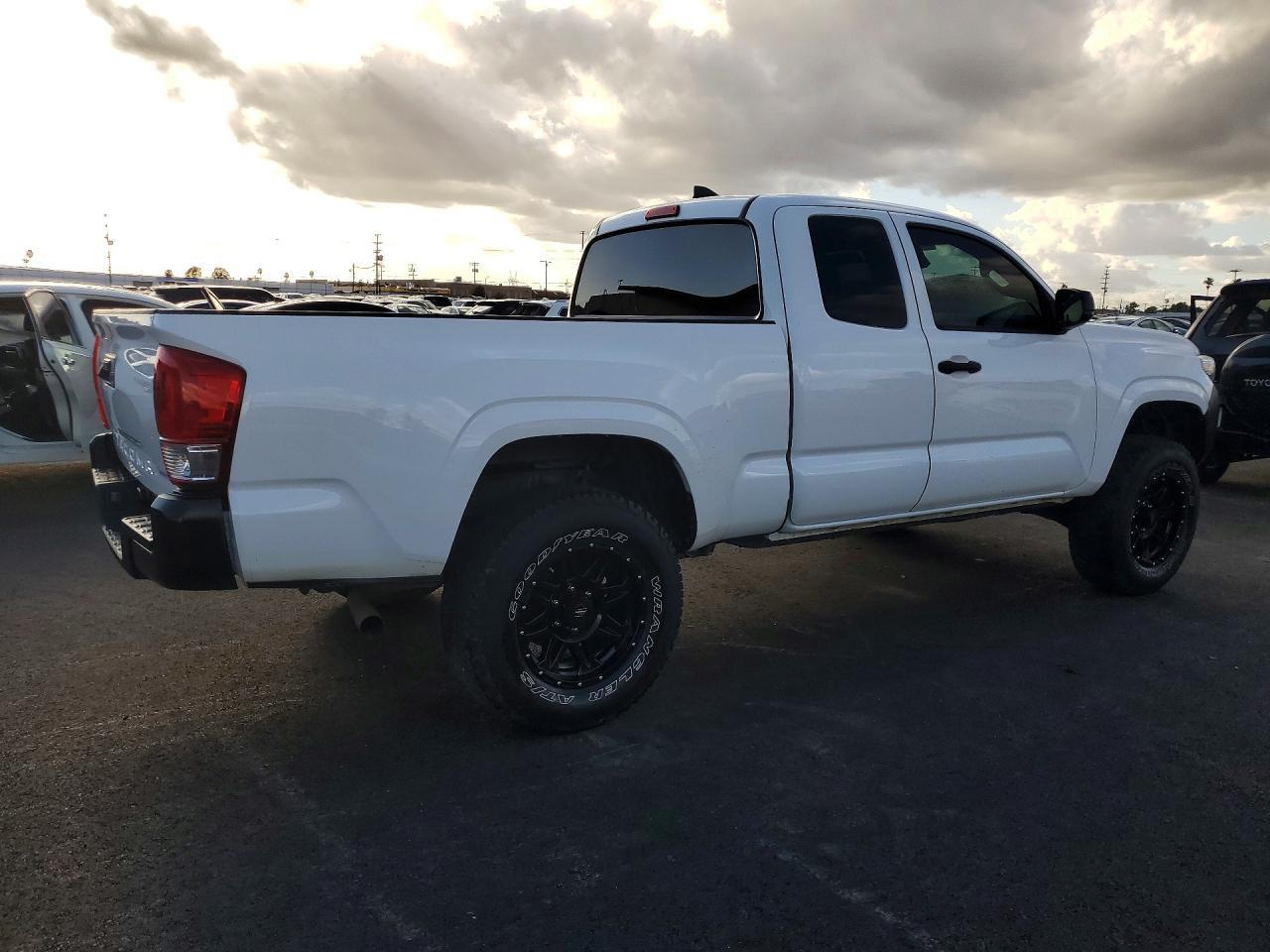 2019 Toyota Tacoma Access Cab - Image 3