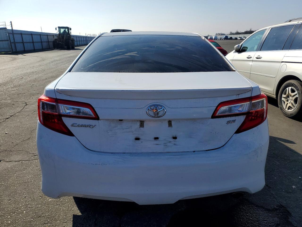 2014 Toyota Camry L - Фото 6