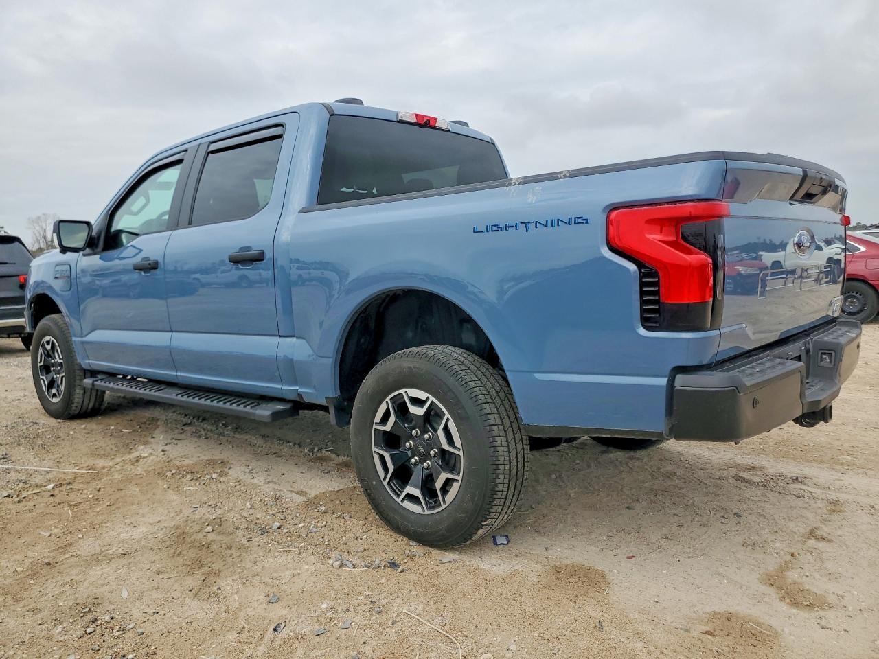 2023 Ford F150 Lightning Pro - Фото 2