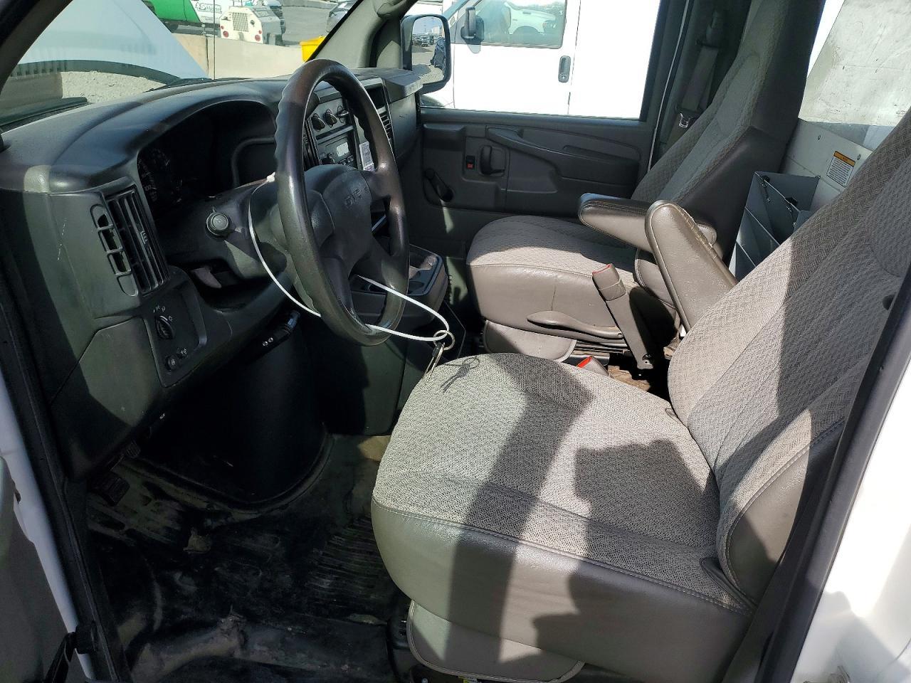 2005 GMC Savana G2500 - Фото 7