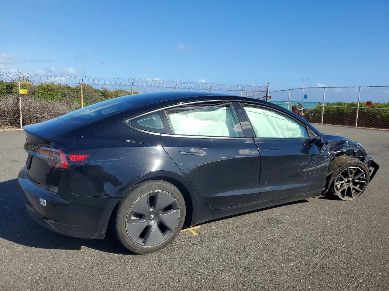 2023 Tesla Model 3 - Фото 3