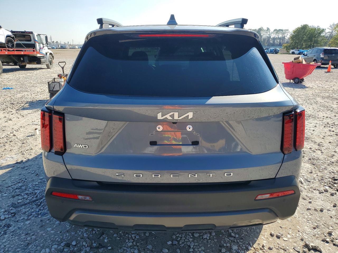 2022 Kia Sorento S - Фото 6