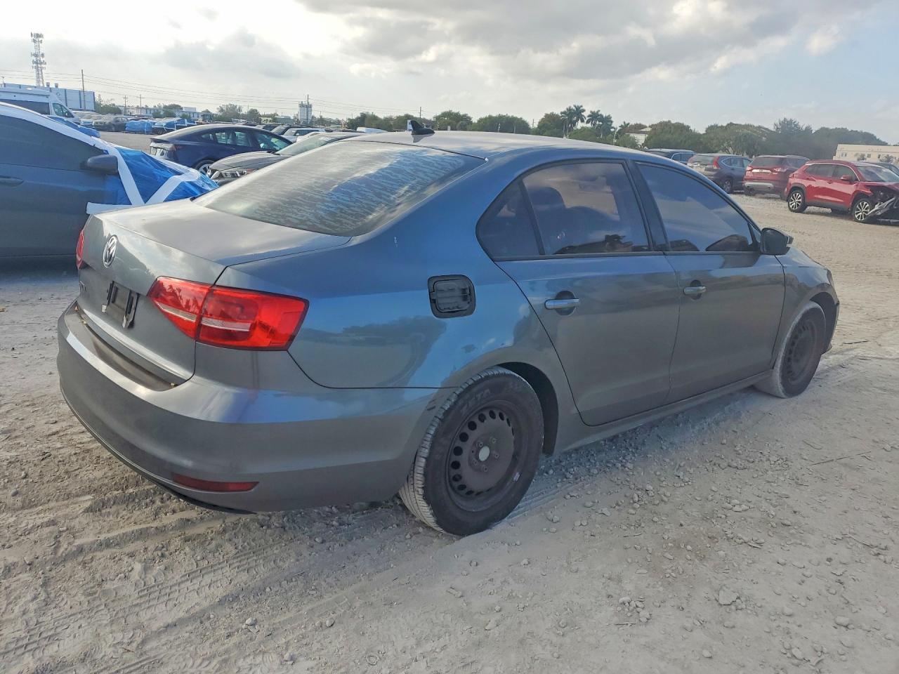 2015 Volkswagen Jetta Base - Image 3