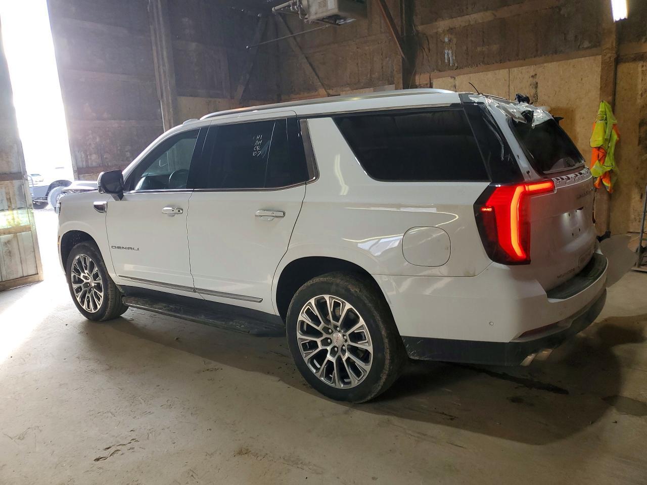2025 GMC Yukon Denali - Фото 2