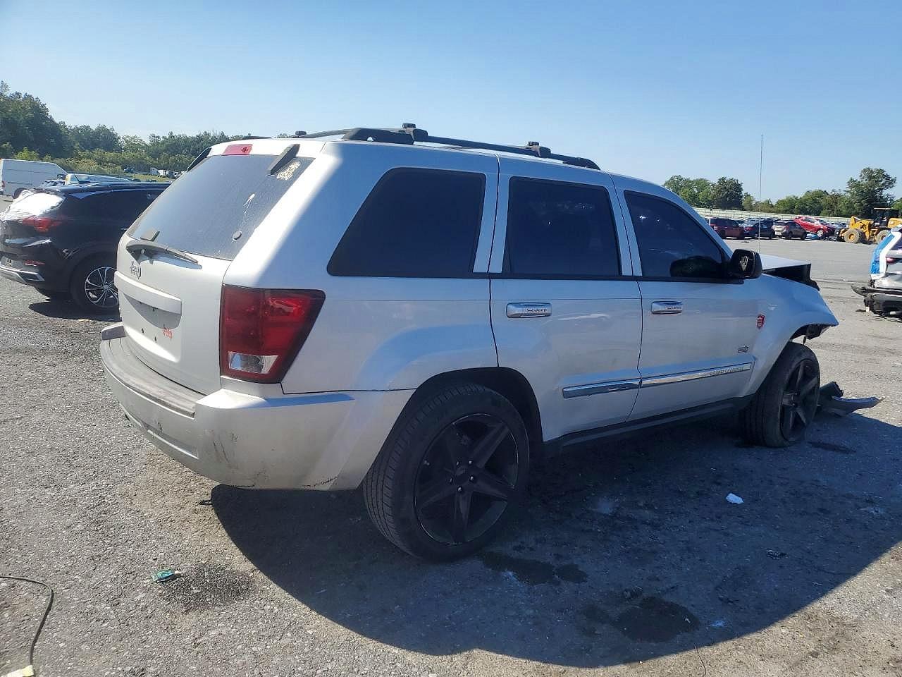 2006 Jeep Grand Cherokee Laredo - Image 3