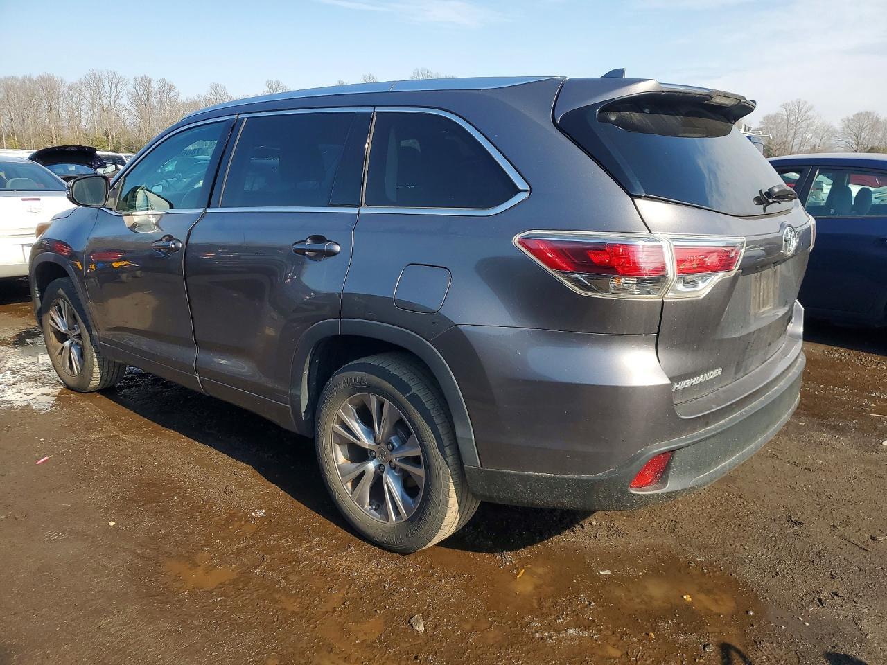 2015 Toyota Highlander Xle - Image 2
