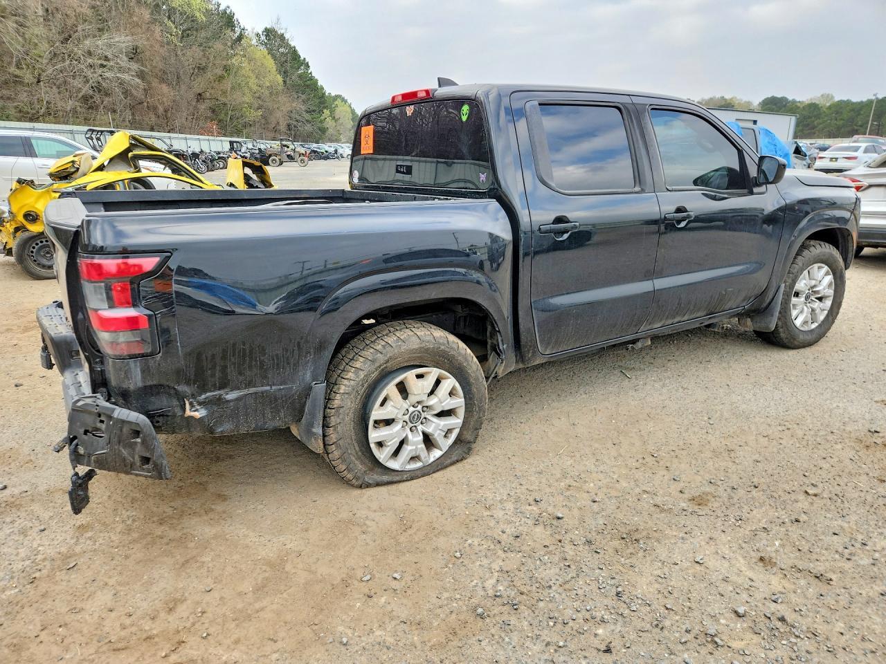 2022 Nissan Frontier - Image 3
