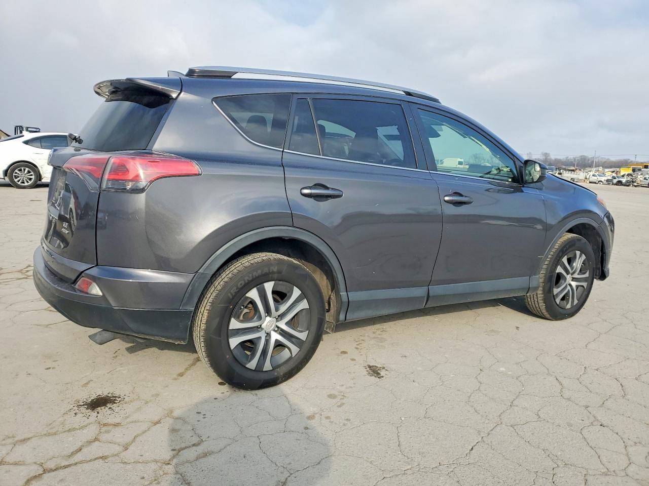 2017 Toyota Rav4 Le - Image 3