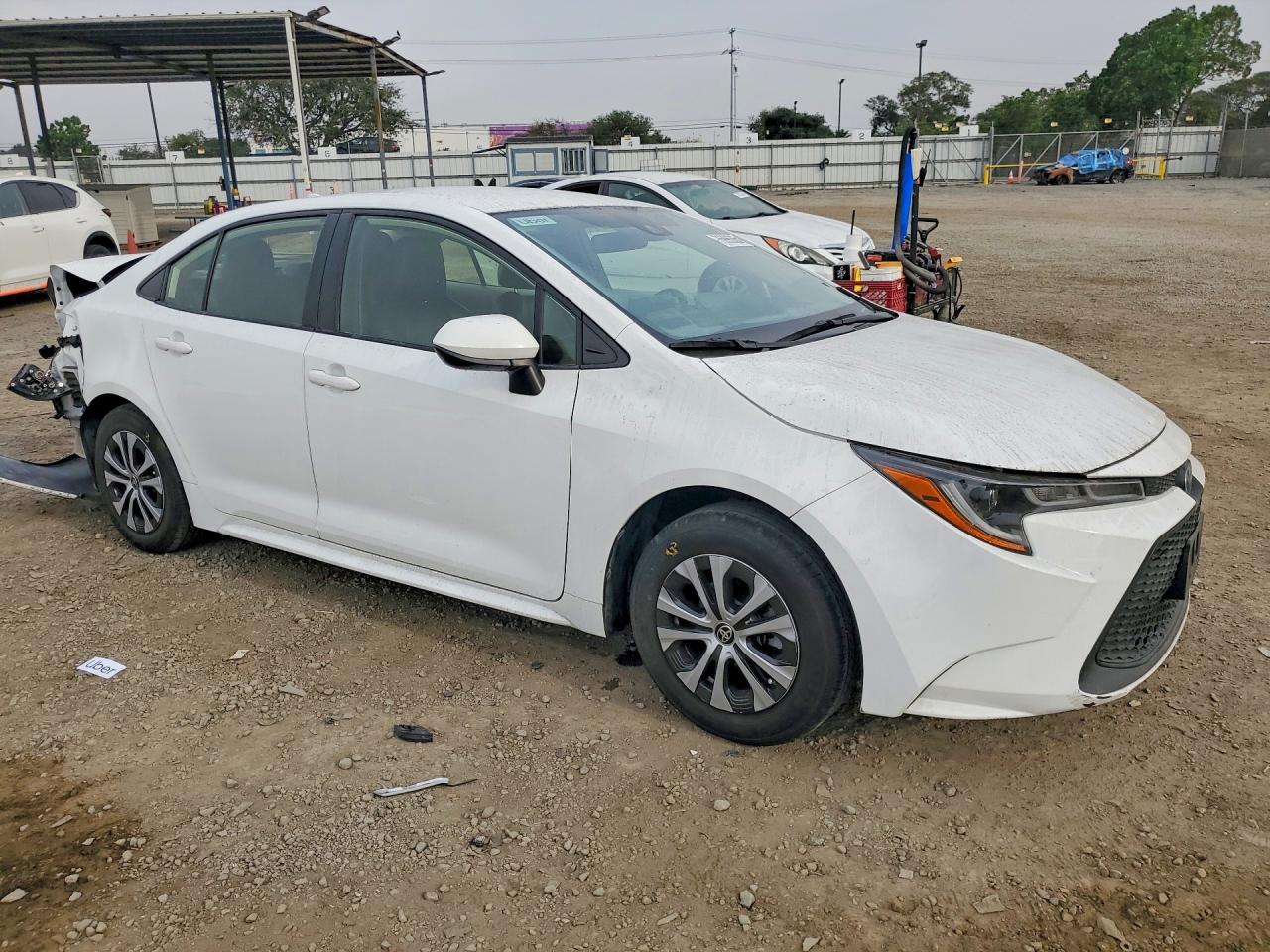 2022 Toyota Corolla Hybrid Le - Image 4
