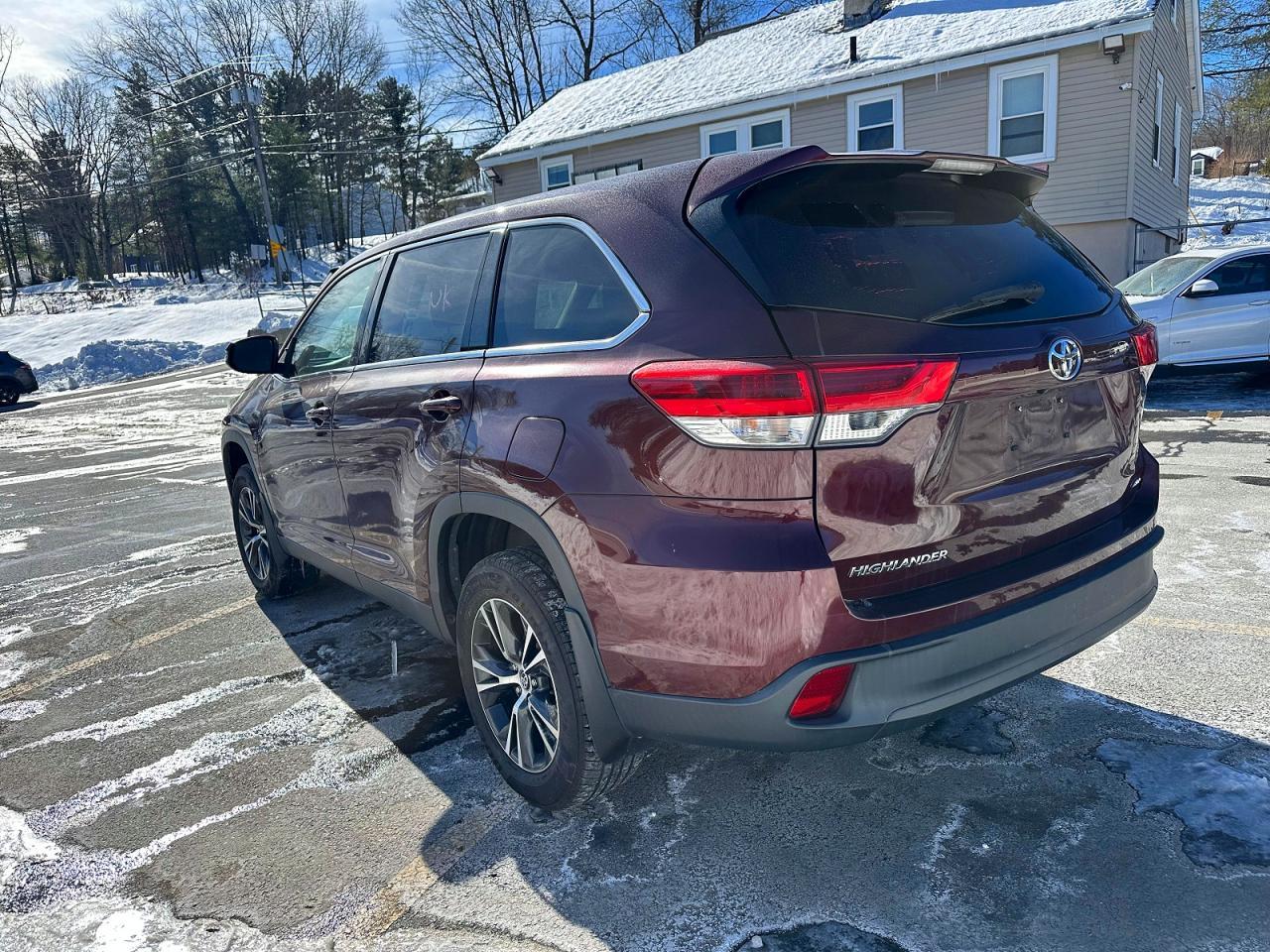 2019 Toyota Highlander Le - Фото 2