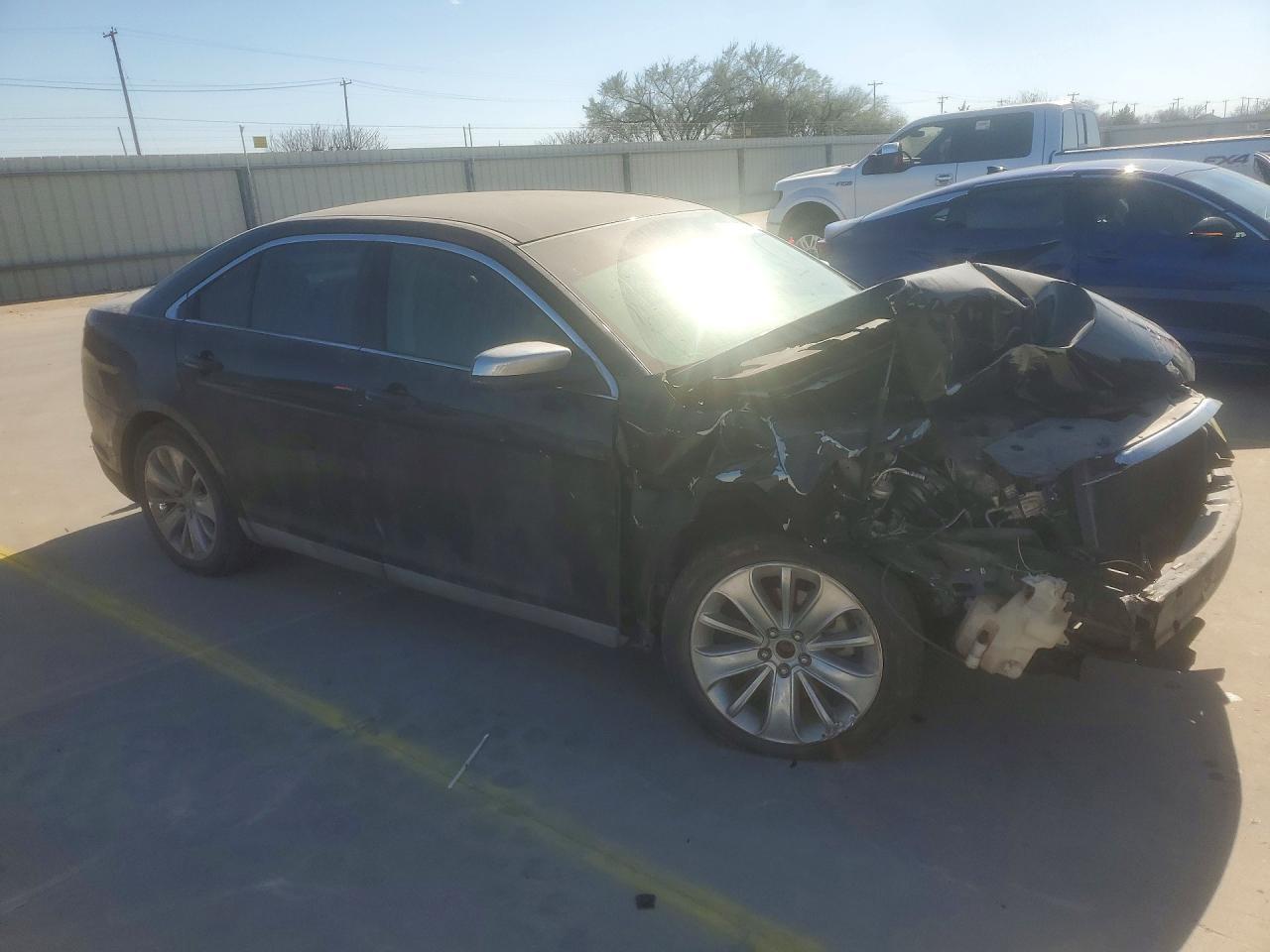 2010 Ford Taurus Limited - Image 4