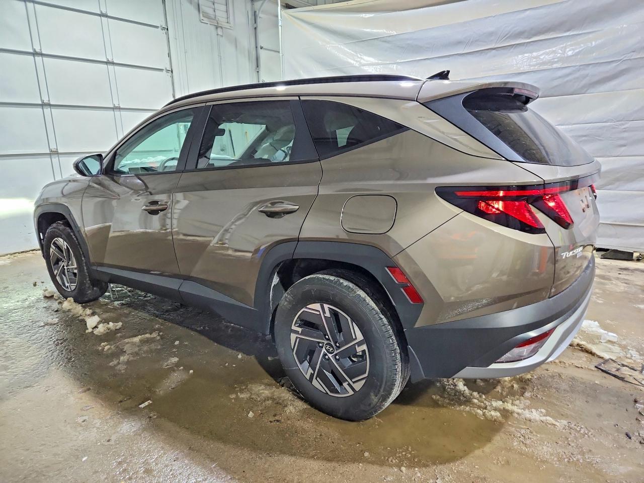 2025 Hyundai Tucson - Image 2