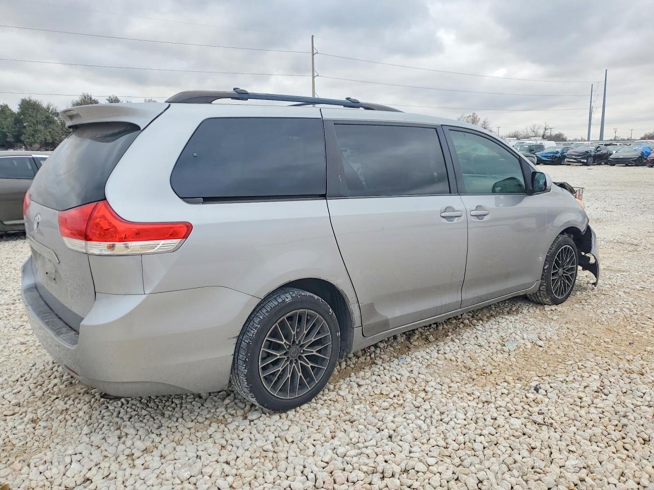 2012 Toyota Sienna Xle - Фото 3