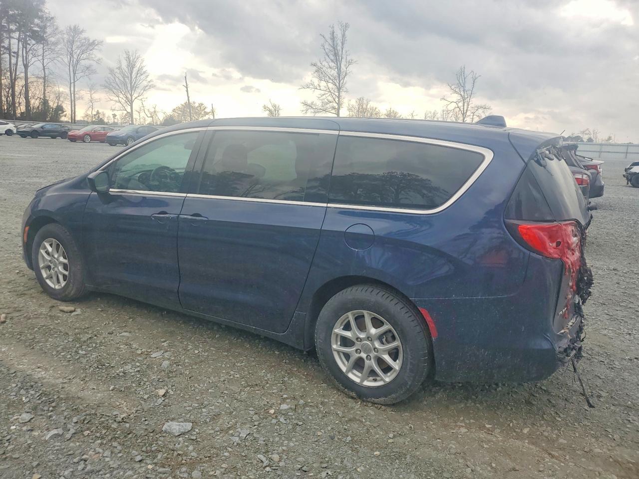 2020 Chrysler Voyager Lx - Image 2