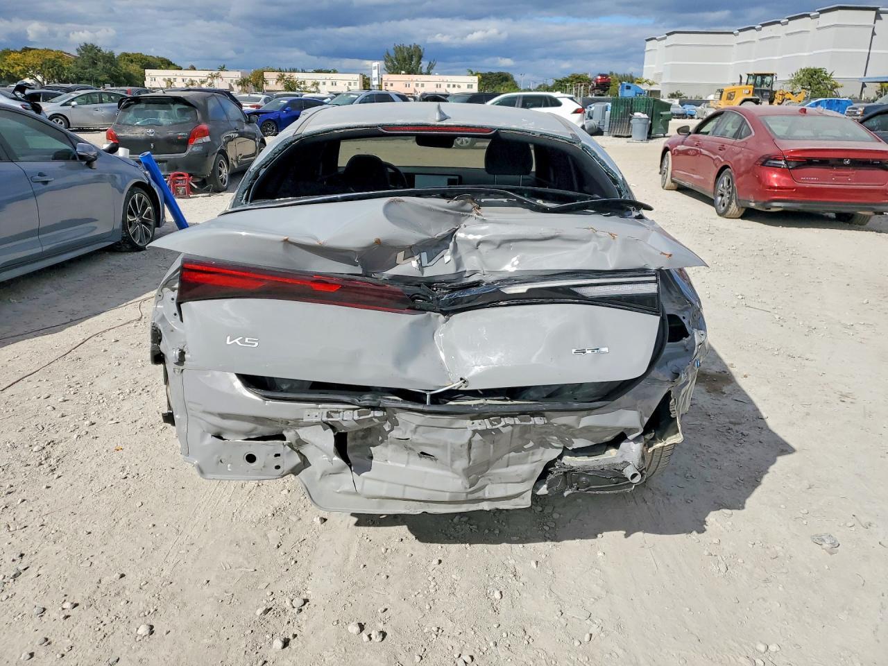 2025 Kia K5 - Фото 6