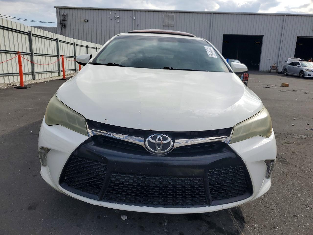 2015 Toyota Camry Xse V6 - Image 5