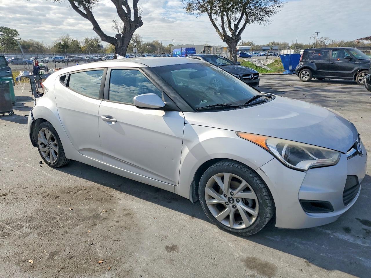2016 Hyundai Veloster Base - Фото 4