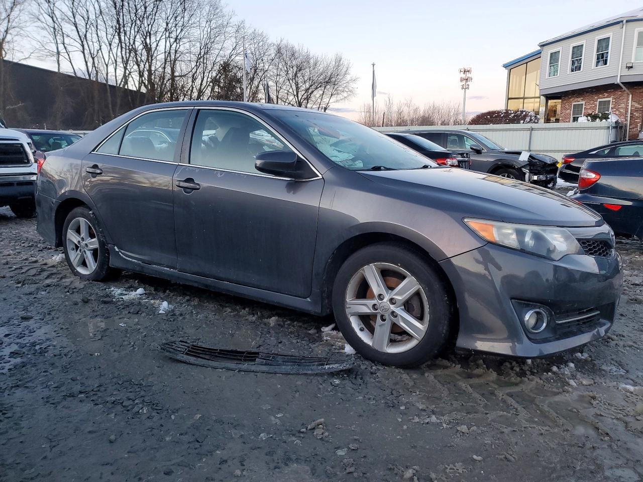 2014 Toyota Camry L - Фото 4