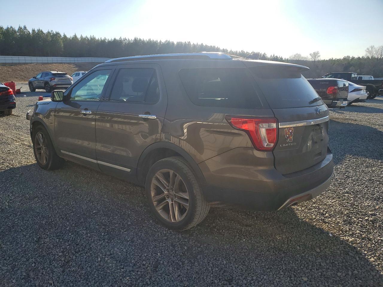2016 Ford Explorer Limited - Image 2