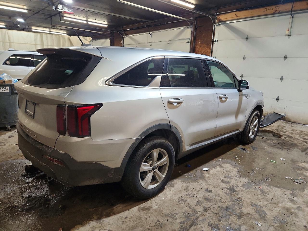 2022 Kia Sorento Lx - Image 3