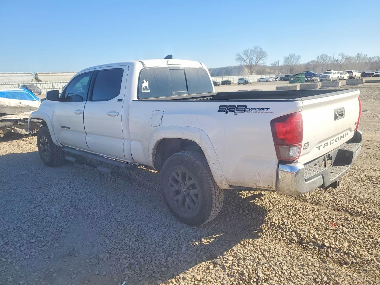 2022 Toyota Tacoma Double Cab - Фото 2