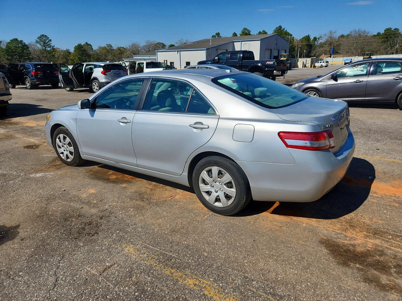 2011 Toyota Camry Le - Image 2
