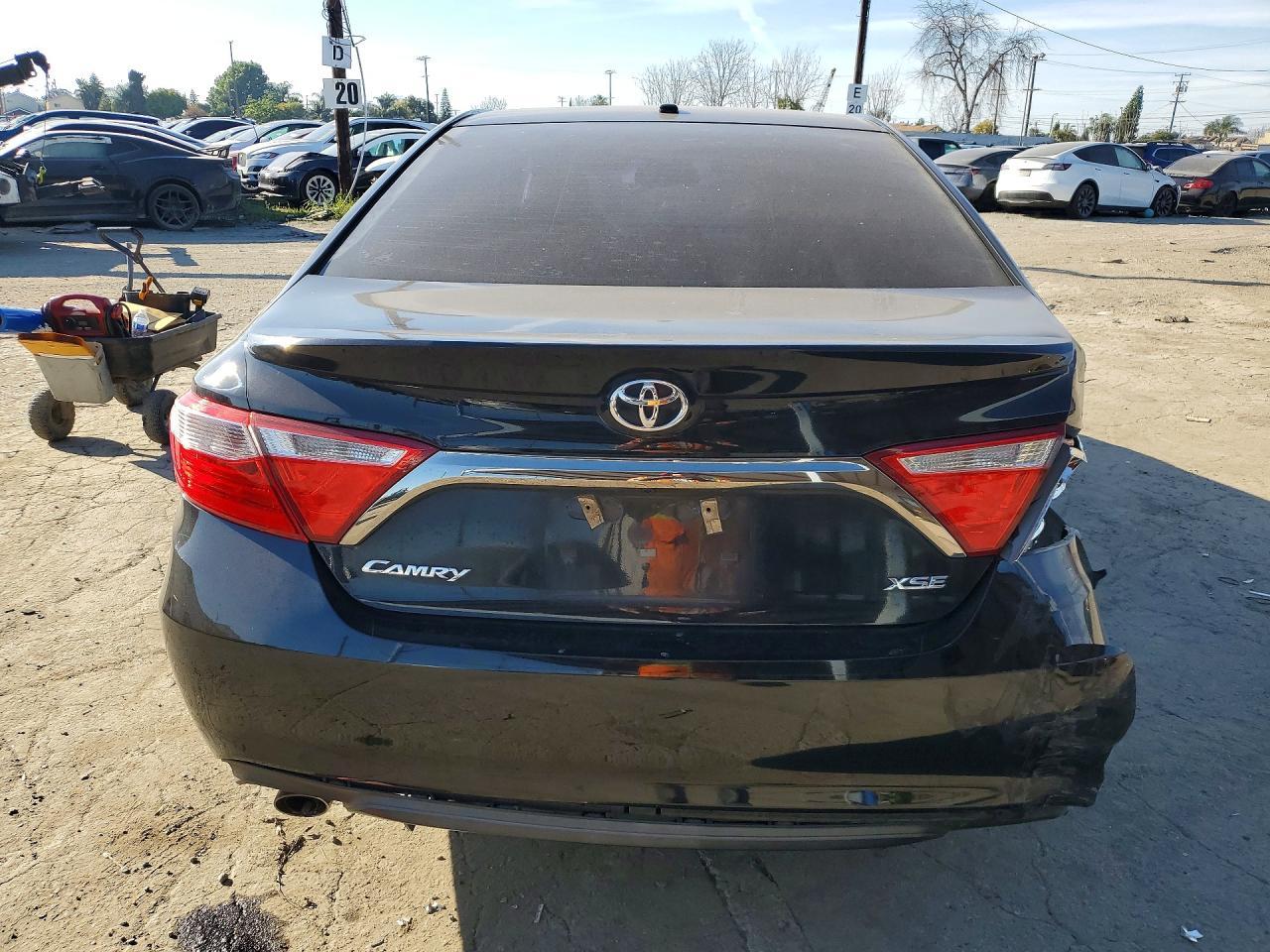 2017 Toyota Camry Xse V6 - Image 6