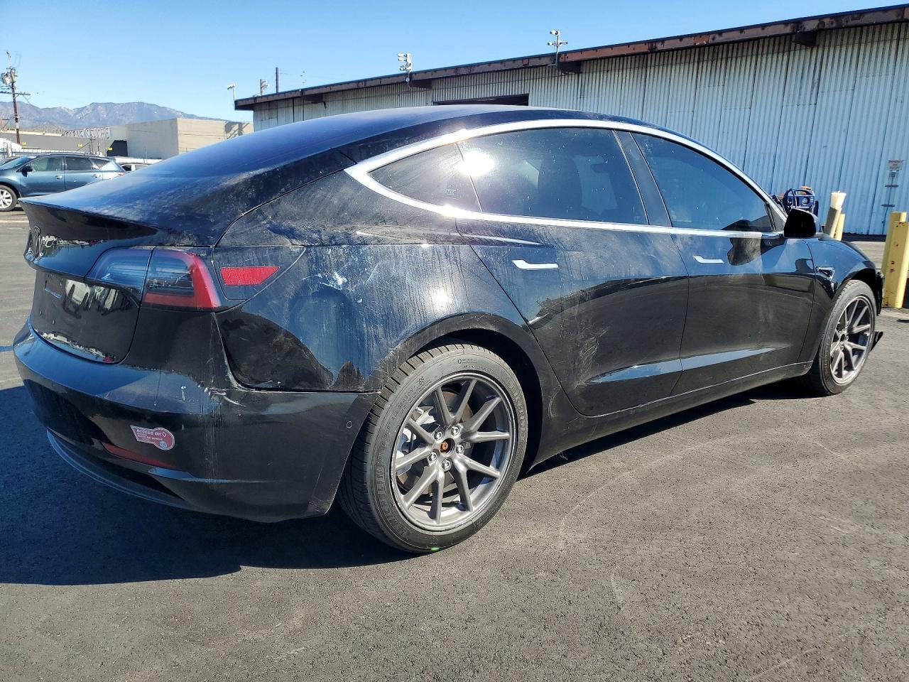 2018 Tesla Model 3 - Image 3