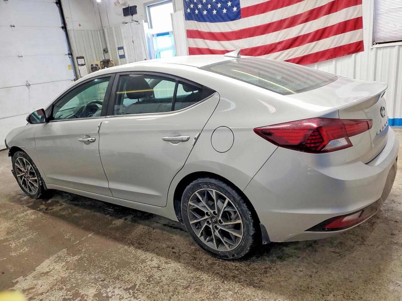 2020 Hyundai Elantra Limited - Фото 2