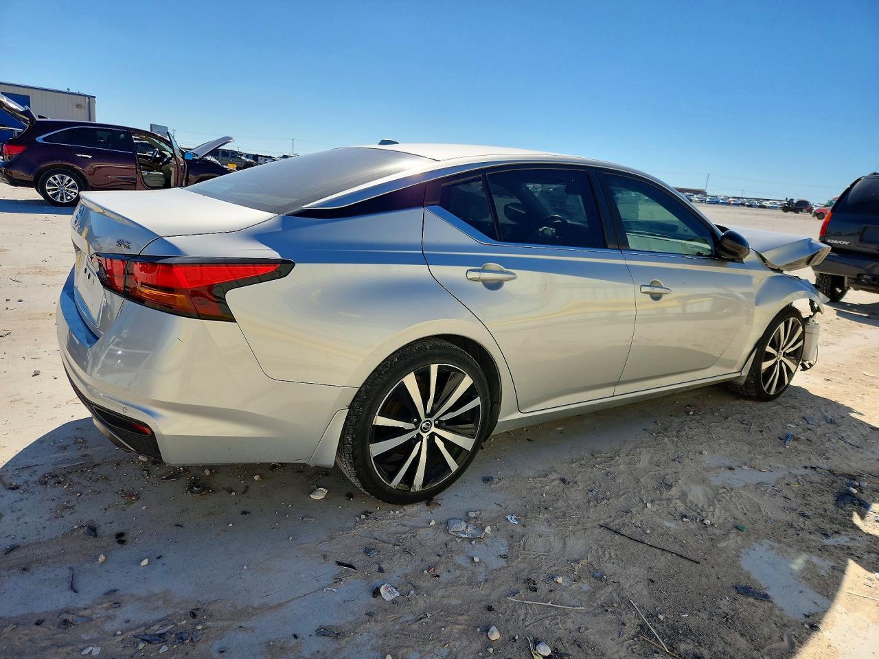 2020 Nissan Altima Sr - Фото 3