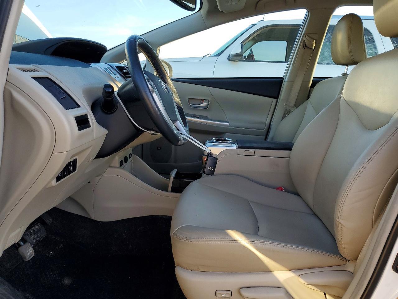2013 Toyota Prius V - Фото 7