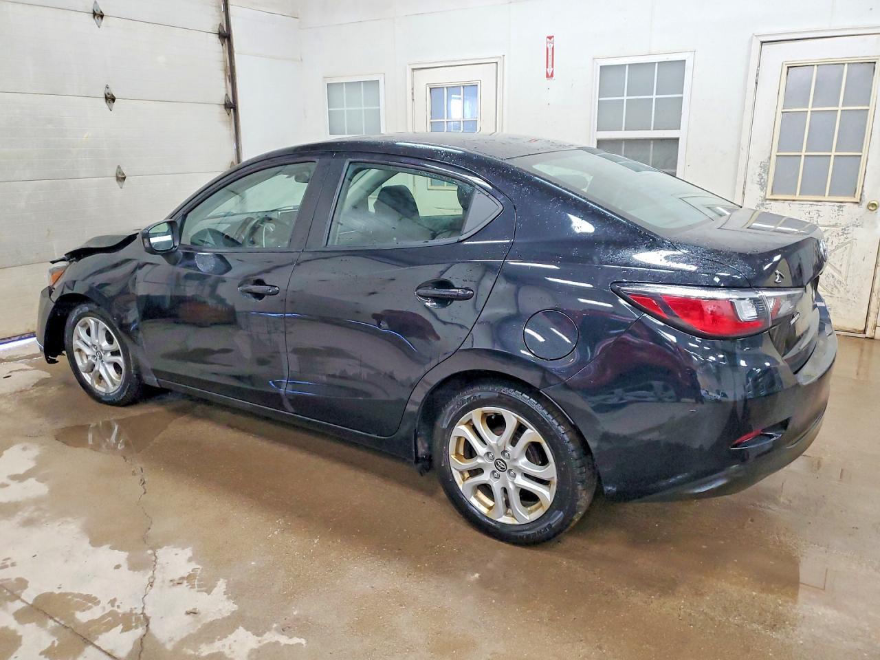 2017 Toyota Yaris Ia Base - Image 2