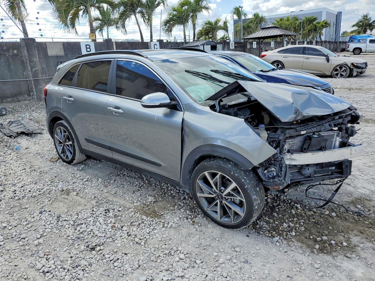 2022 Kia Niro Touring Special Edition - Image 4