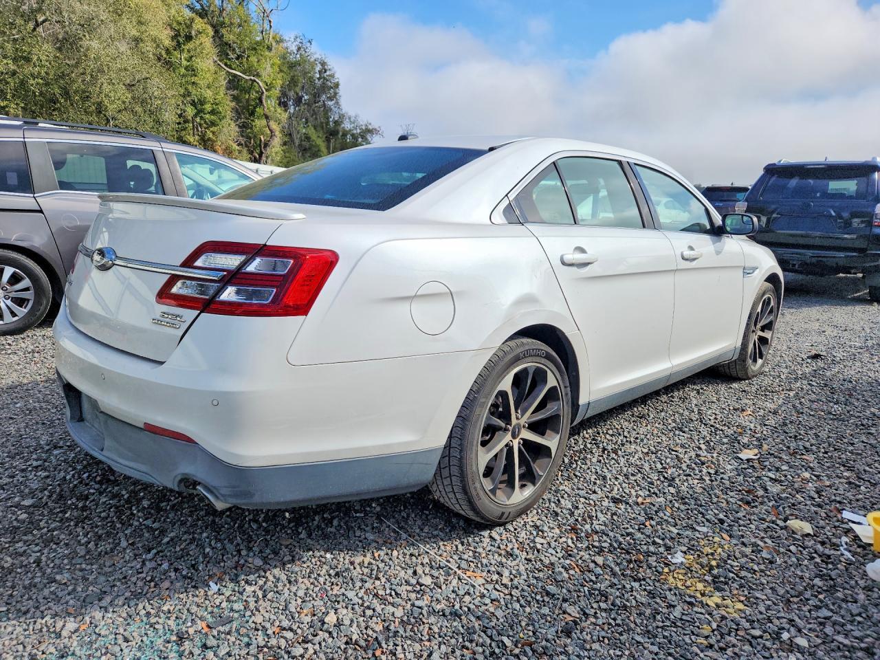 2015 Ford Taurus Sel - Image 3