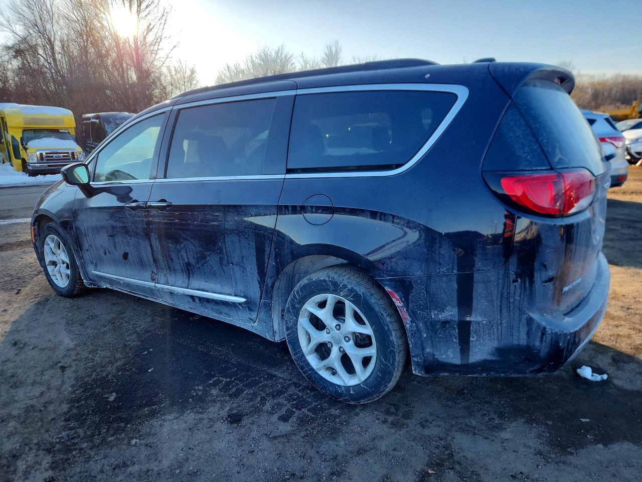2017 Chrysler Pacifica Touring L - Image 2