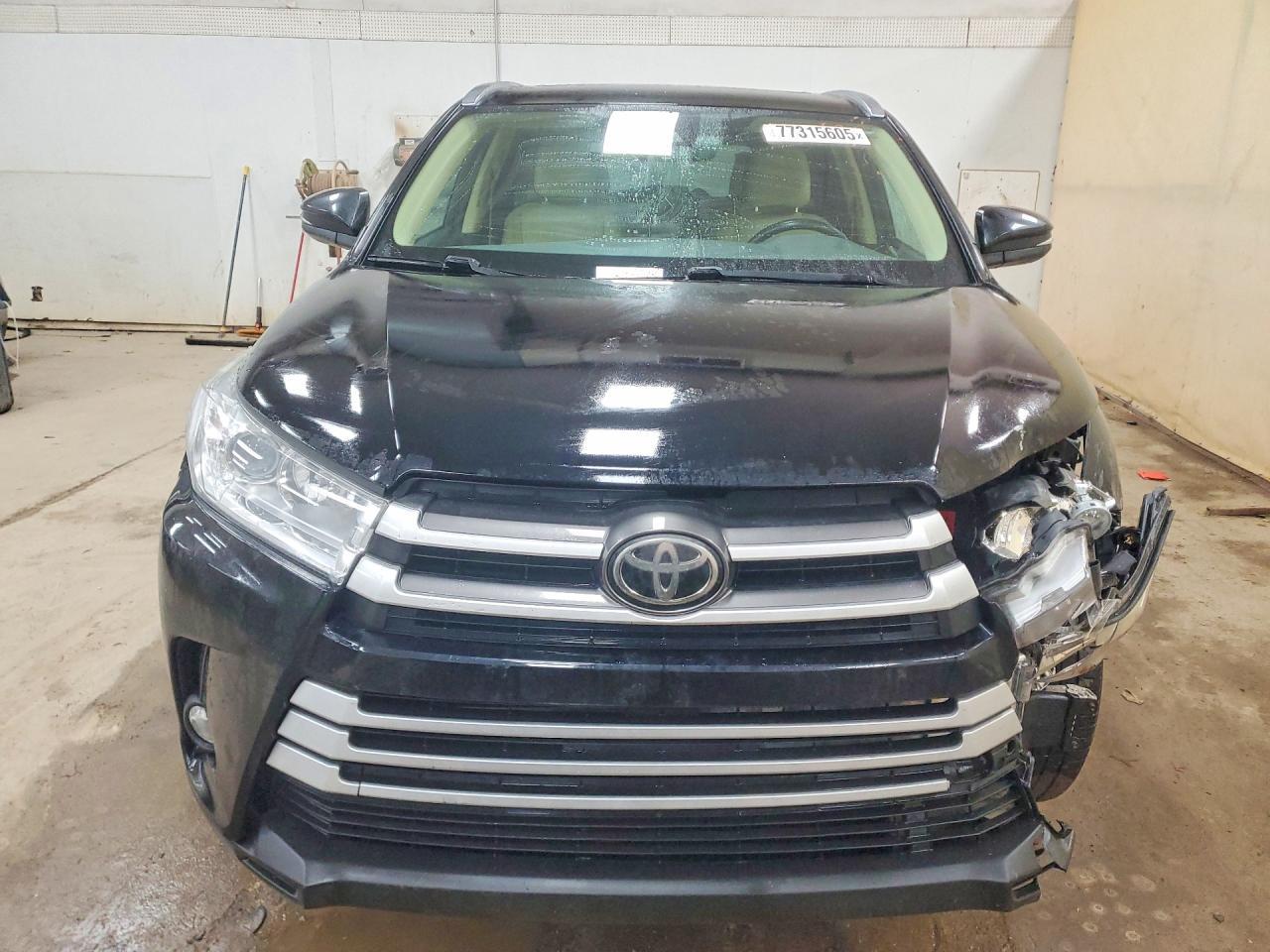 2017 Toyota Highlander Se - Image 5
