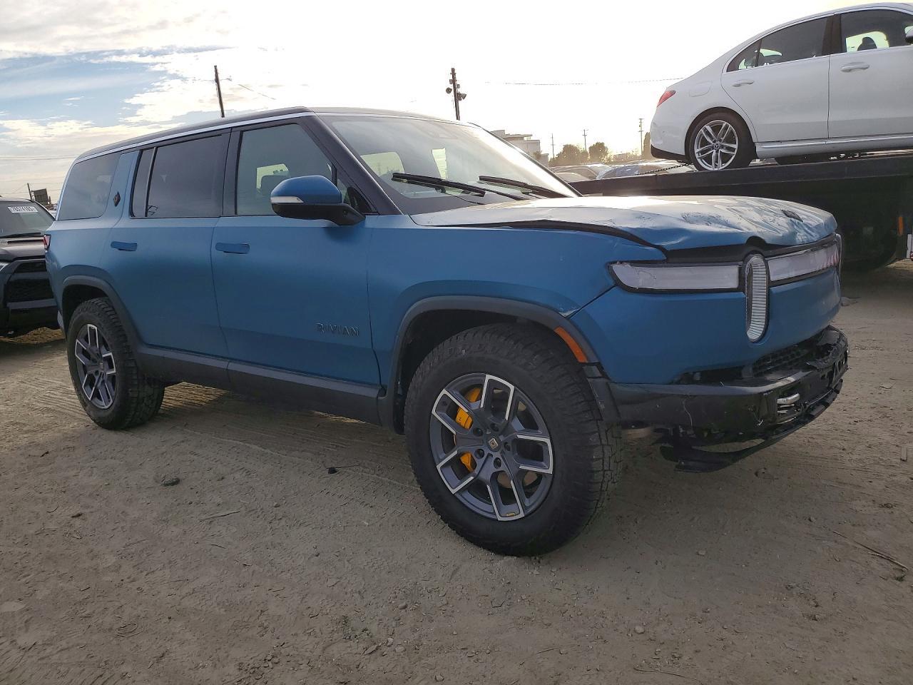 2023 Rivian R1S Adventure - Фото 4