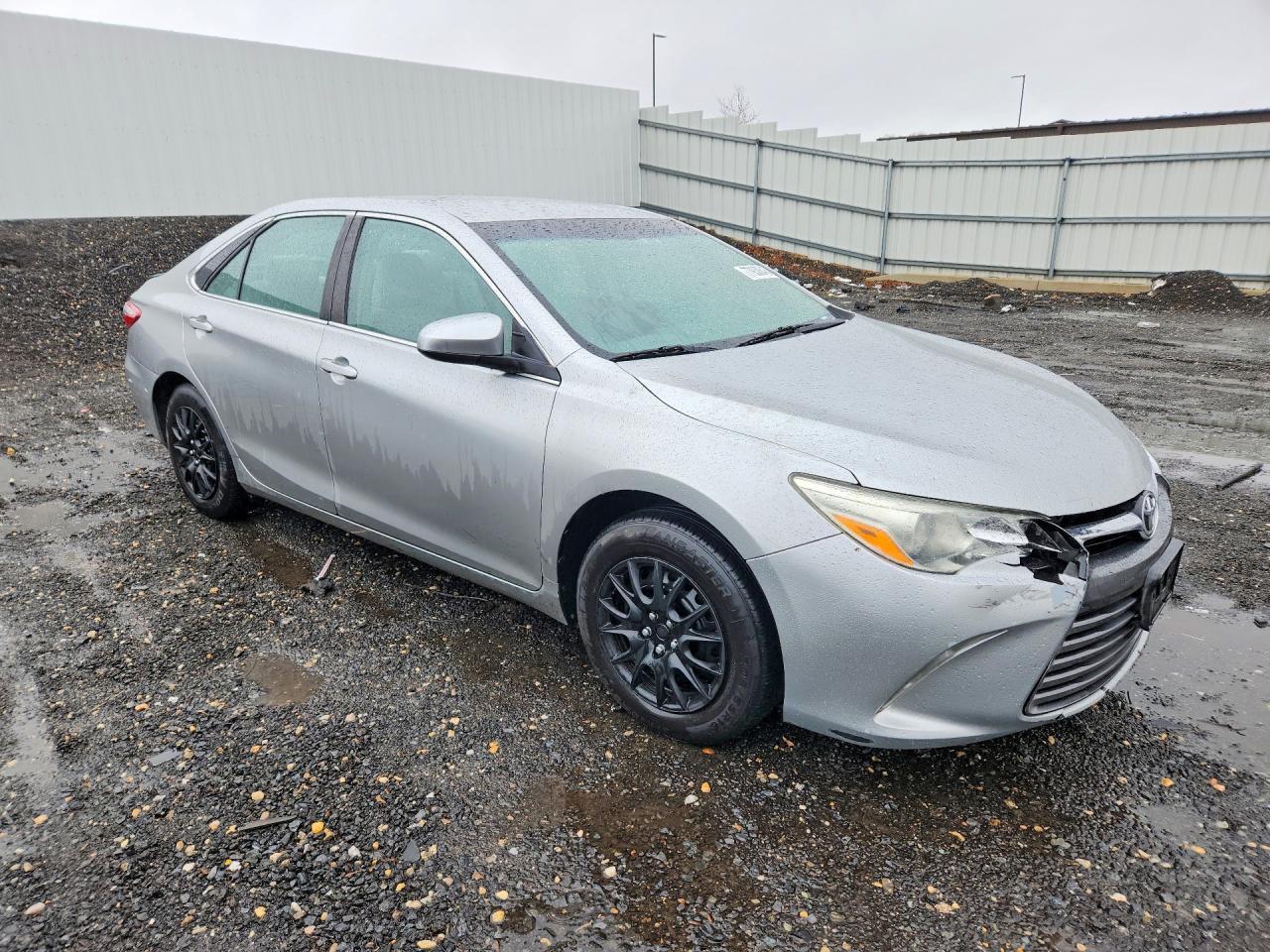2016 Toyota Camry Le - Image 4