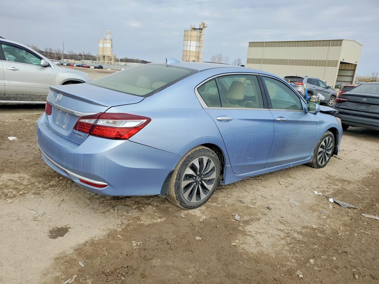 2017 Honda Accord Touring Hybrid - Фото 3