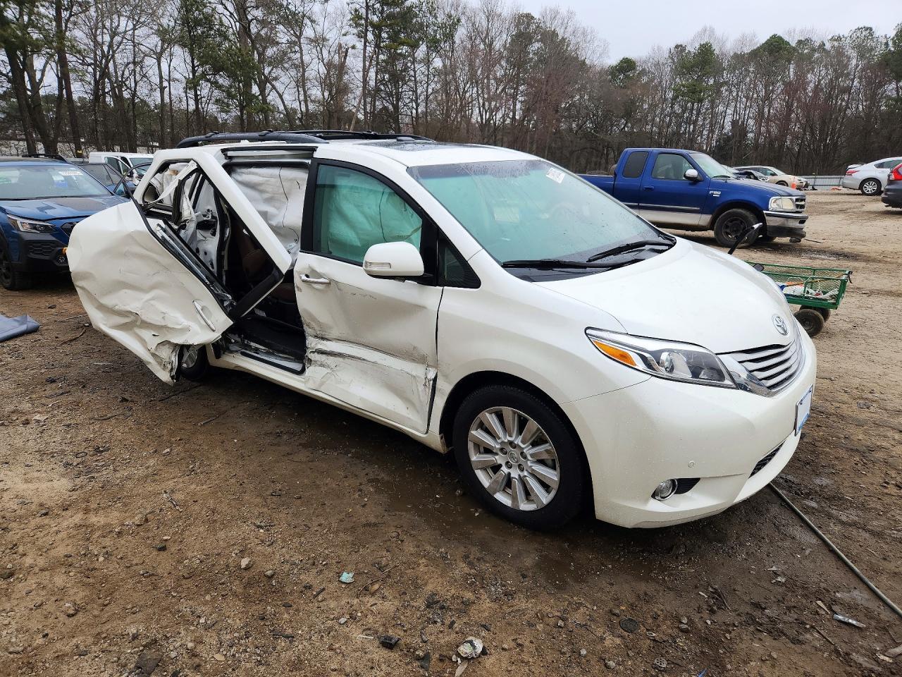 2017 Toyota Sienna Limited 7-Passenger - Image 4