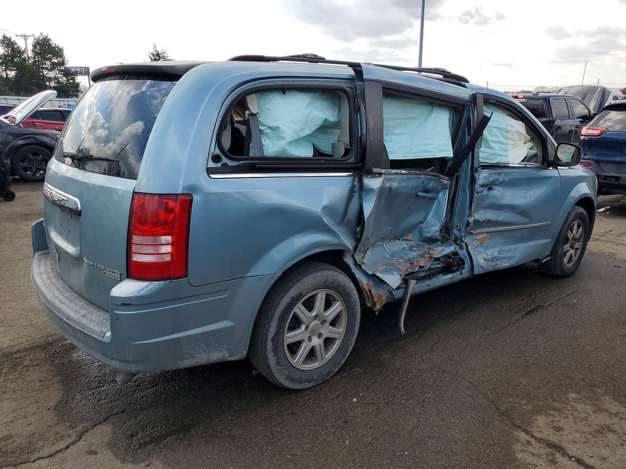 2009 Chrysler Town & Country Touring - Фото 3